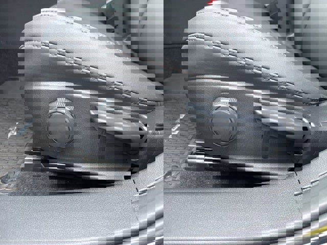 Used 2025 MAZDA MAZDA3 s image 19