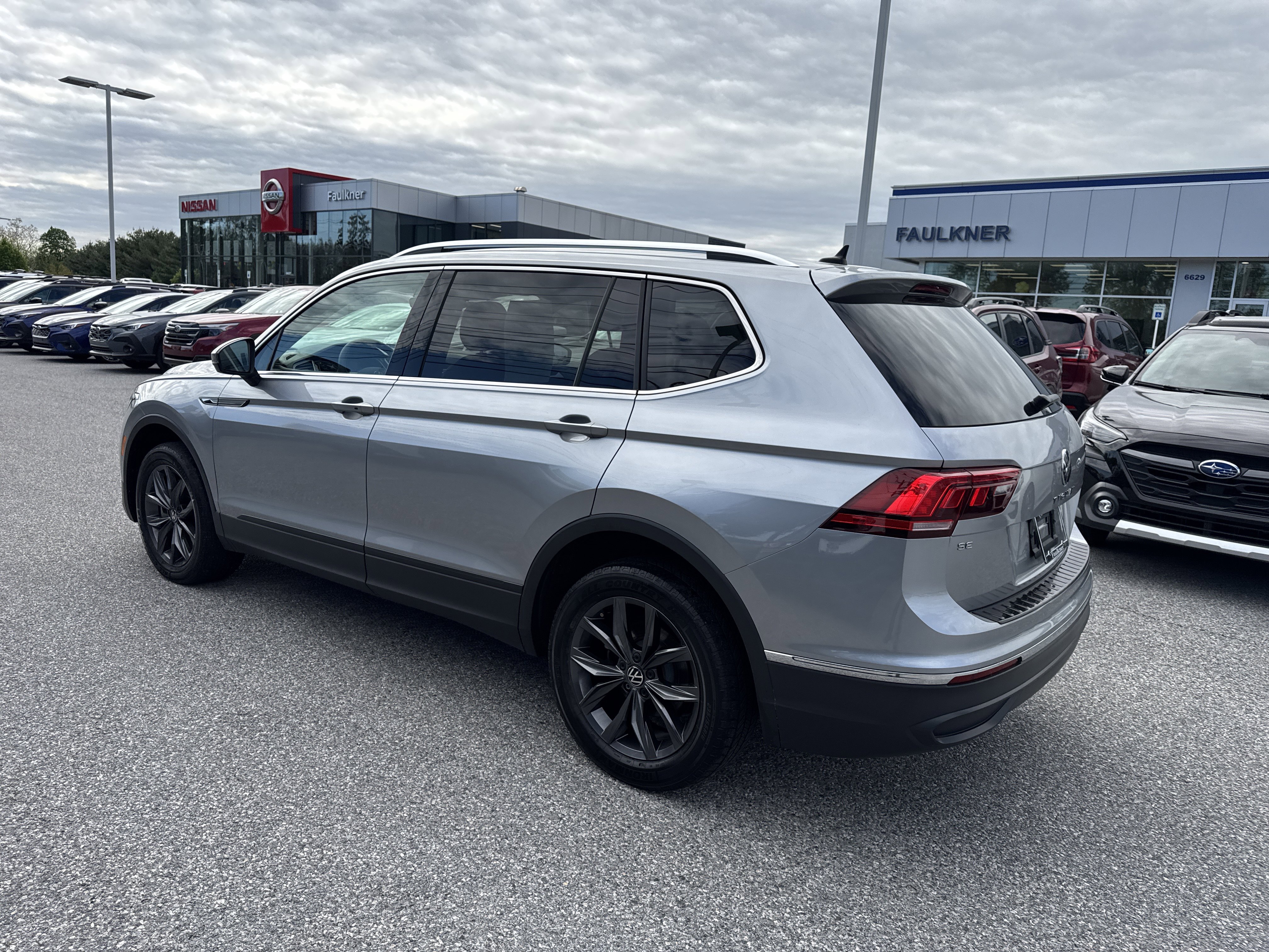Used 2023 Volkswagen Tiguan SE FWD image 19