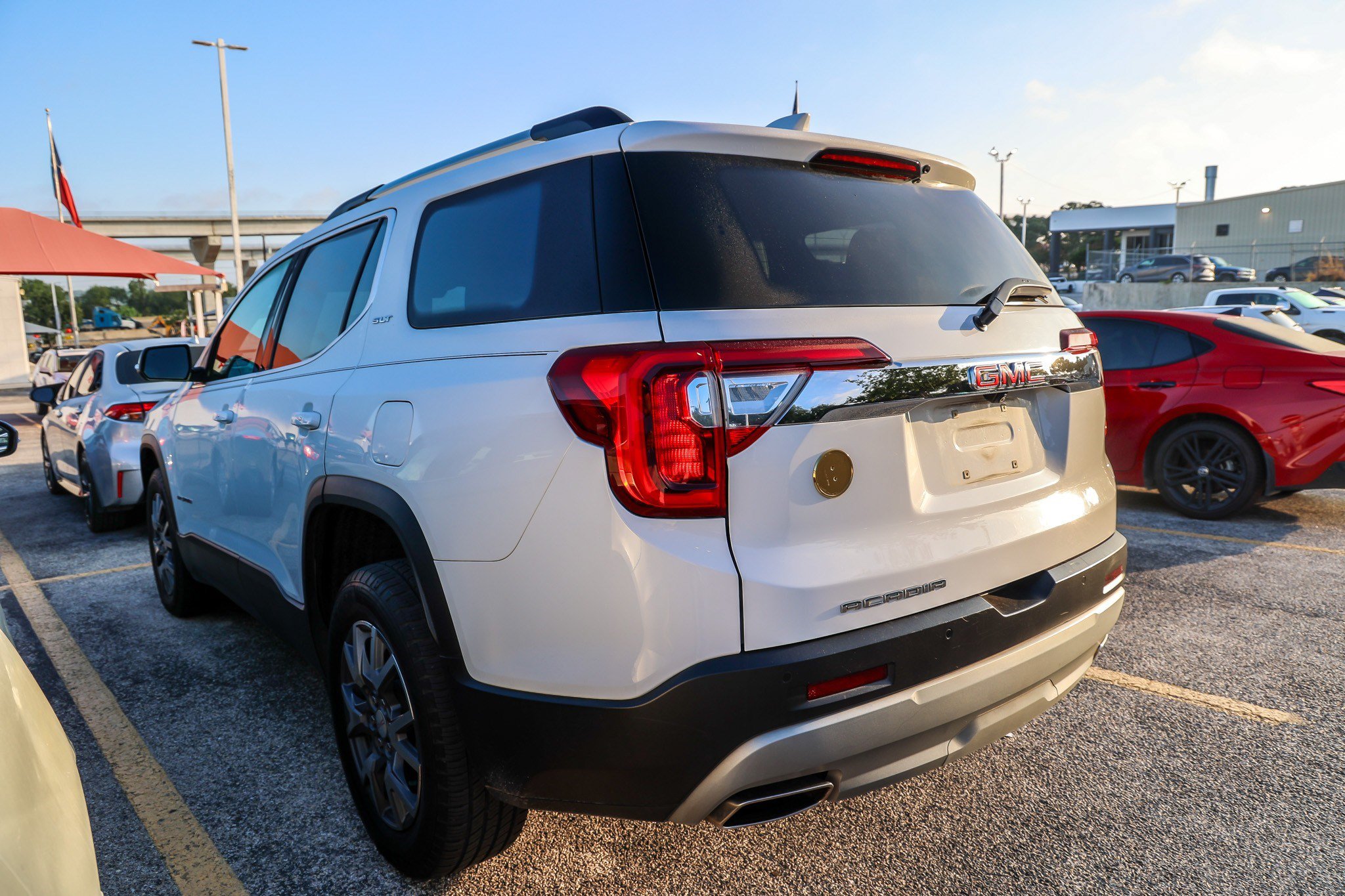 Used 2020 GMC Acadia SLT FWD image 9