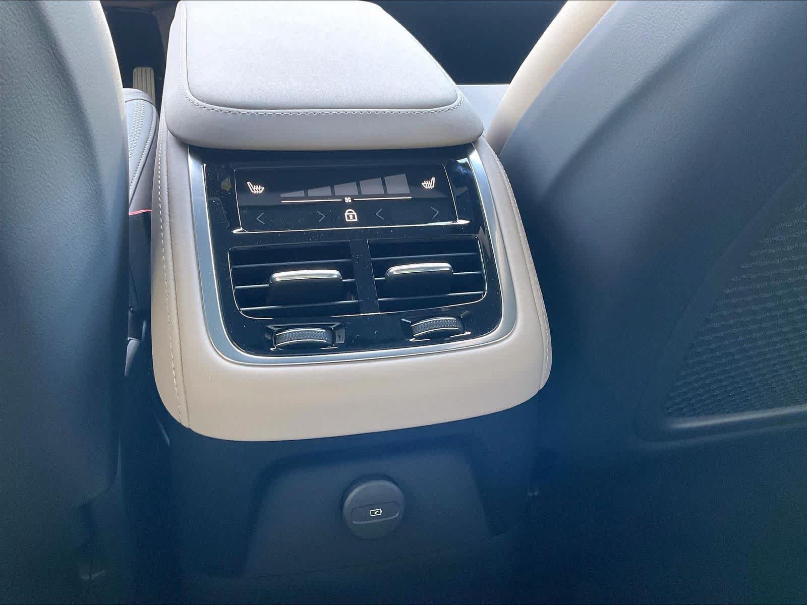New 2027 Volvo XC90 T8 Bright AWD/4WD image 16