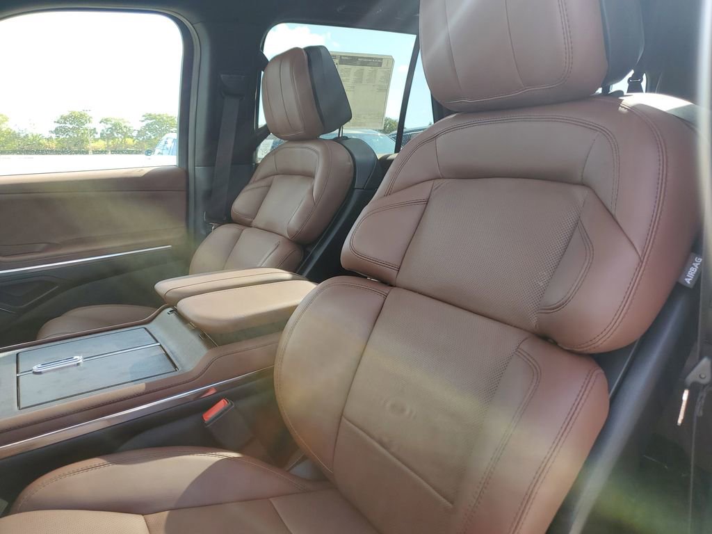 New 2025 Lincoln Navigator L Reserve image 22