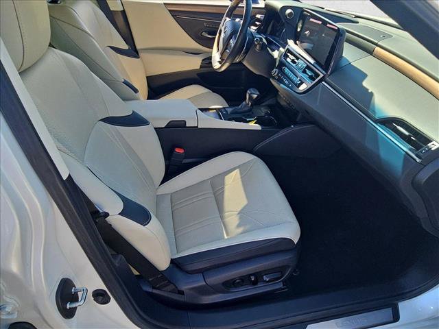 Used 2024 Lexus ES 300h w/ Luxury Package FWD image 22