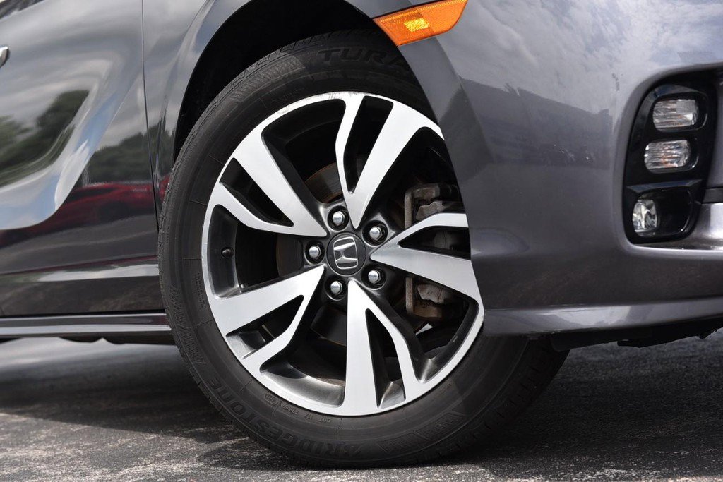 Certified 2022 Honda Odyssey Touring image 3