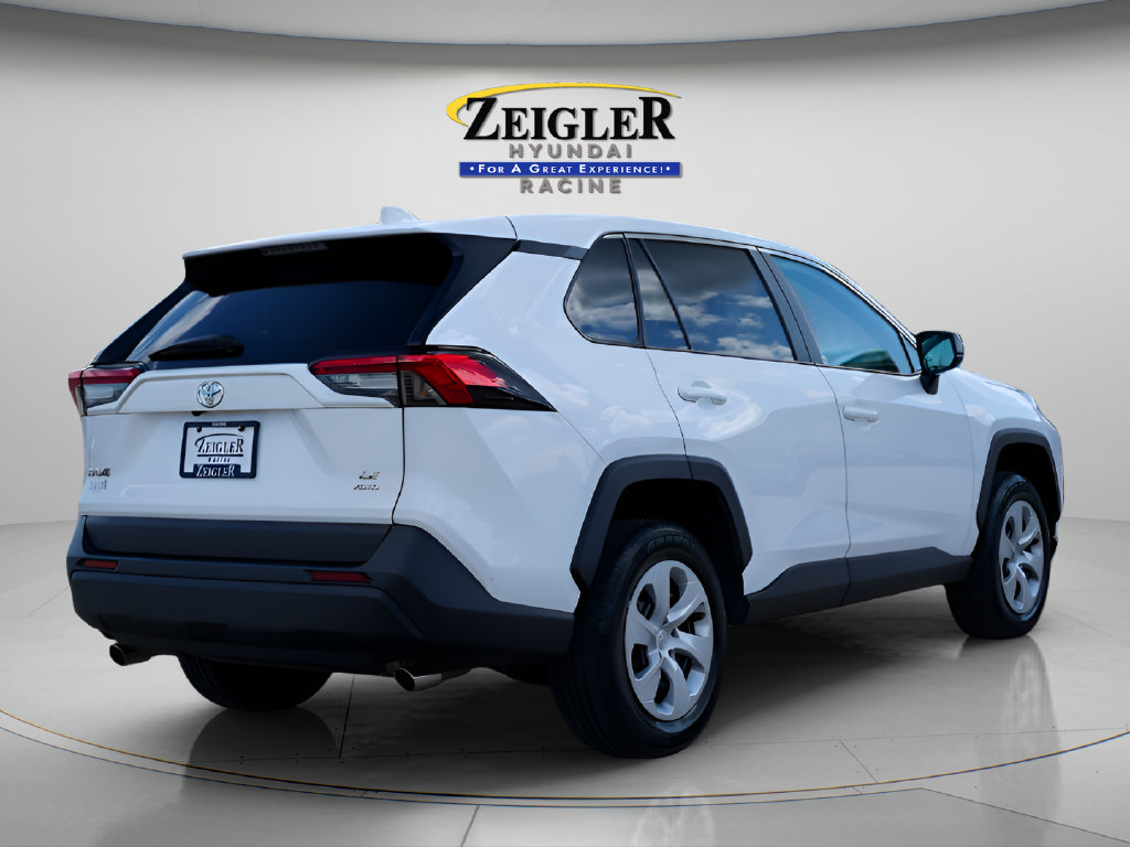 Used 2025 Toyota RAV4 LE AWD/4WD image 7