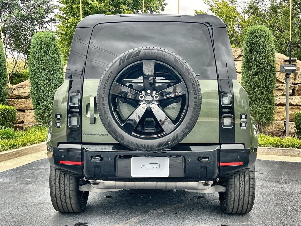 New 2026 Land Rover Defender 110 X-Dynamic SE AWD/4WD image 4