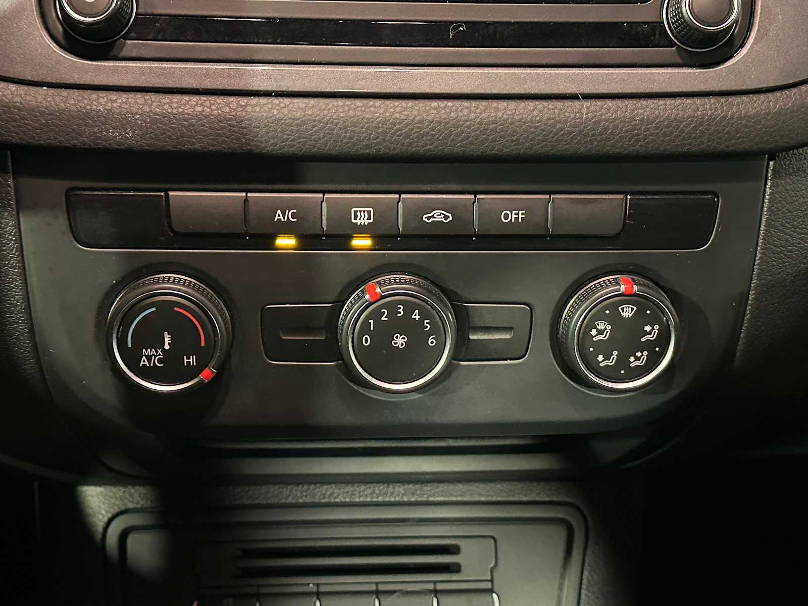 Used 2017 Volkswagen Tiguan S image 27