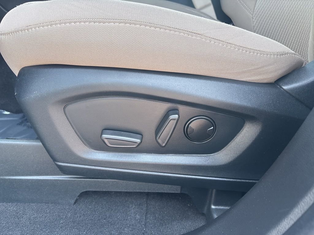 Used 2023 Ford Explorer XLT w/ Class IV Trailer Tow Package image 16