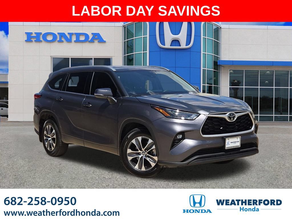 Used 2022 Toyota Highlander XLE FWD video 1