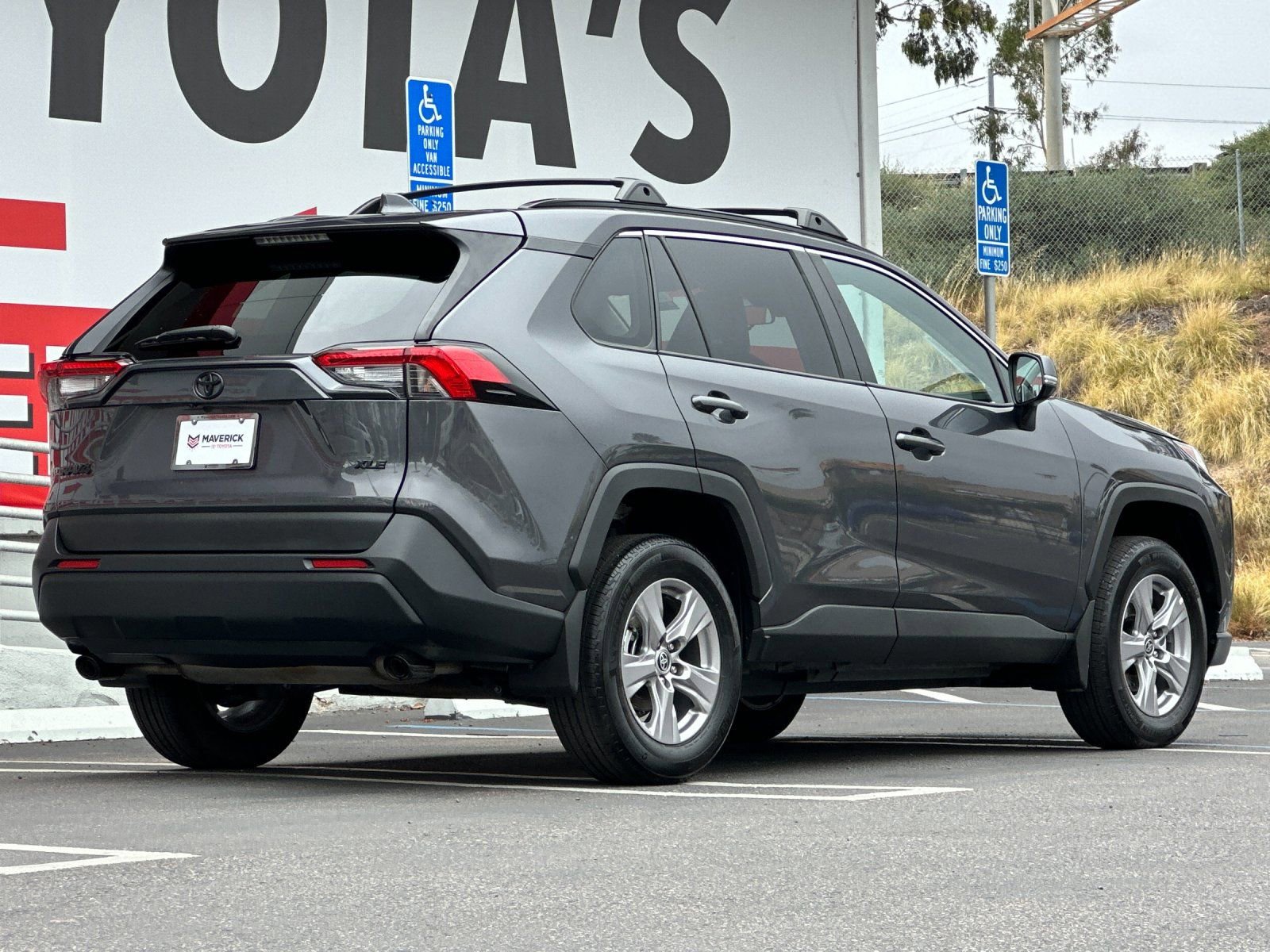 Used 2025 Toyota RAV4 XLE FWD image 5