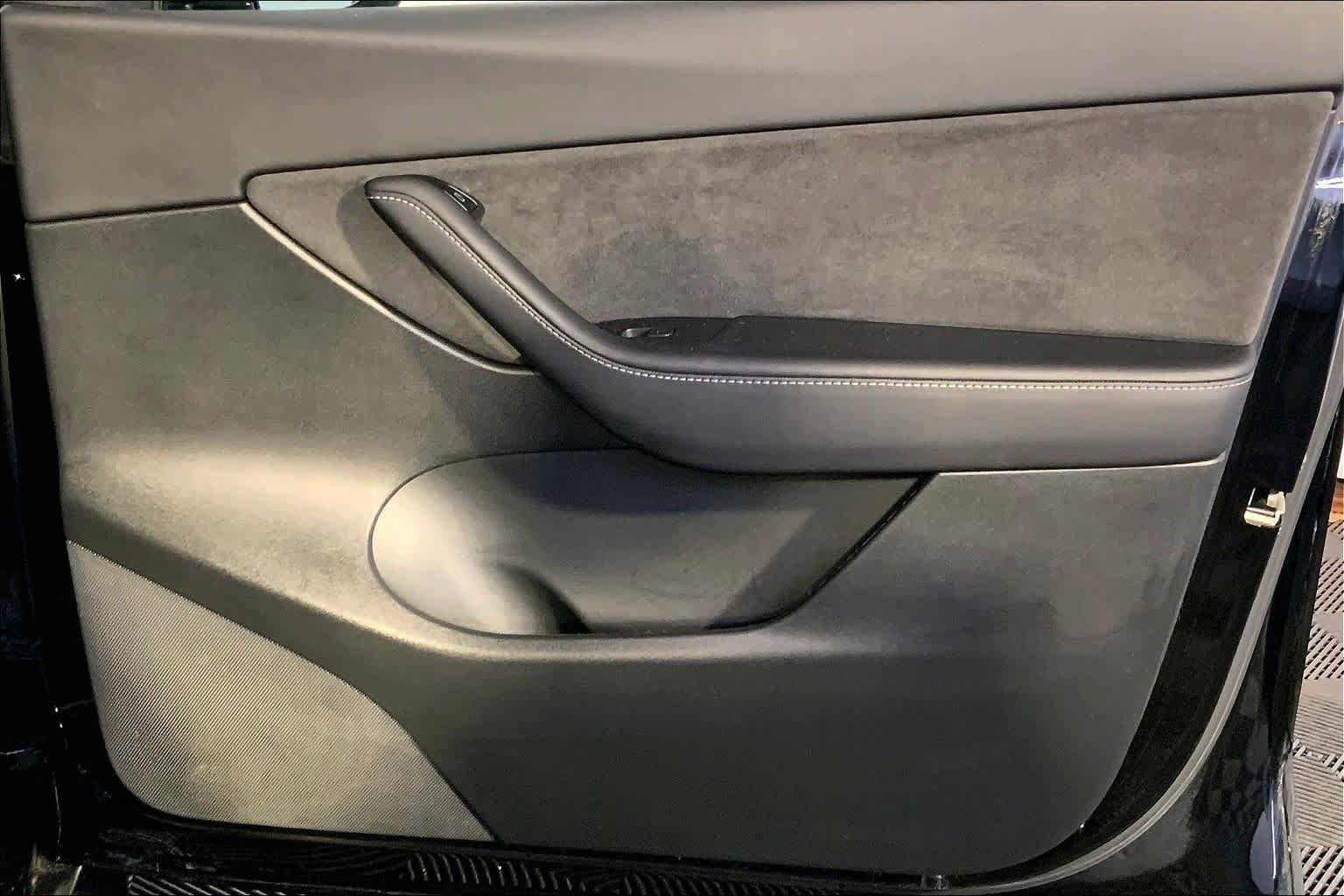Used 2022 Tesla Model Y Long Range AWD/4WD image 22