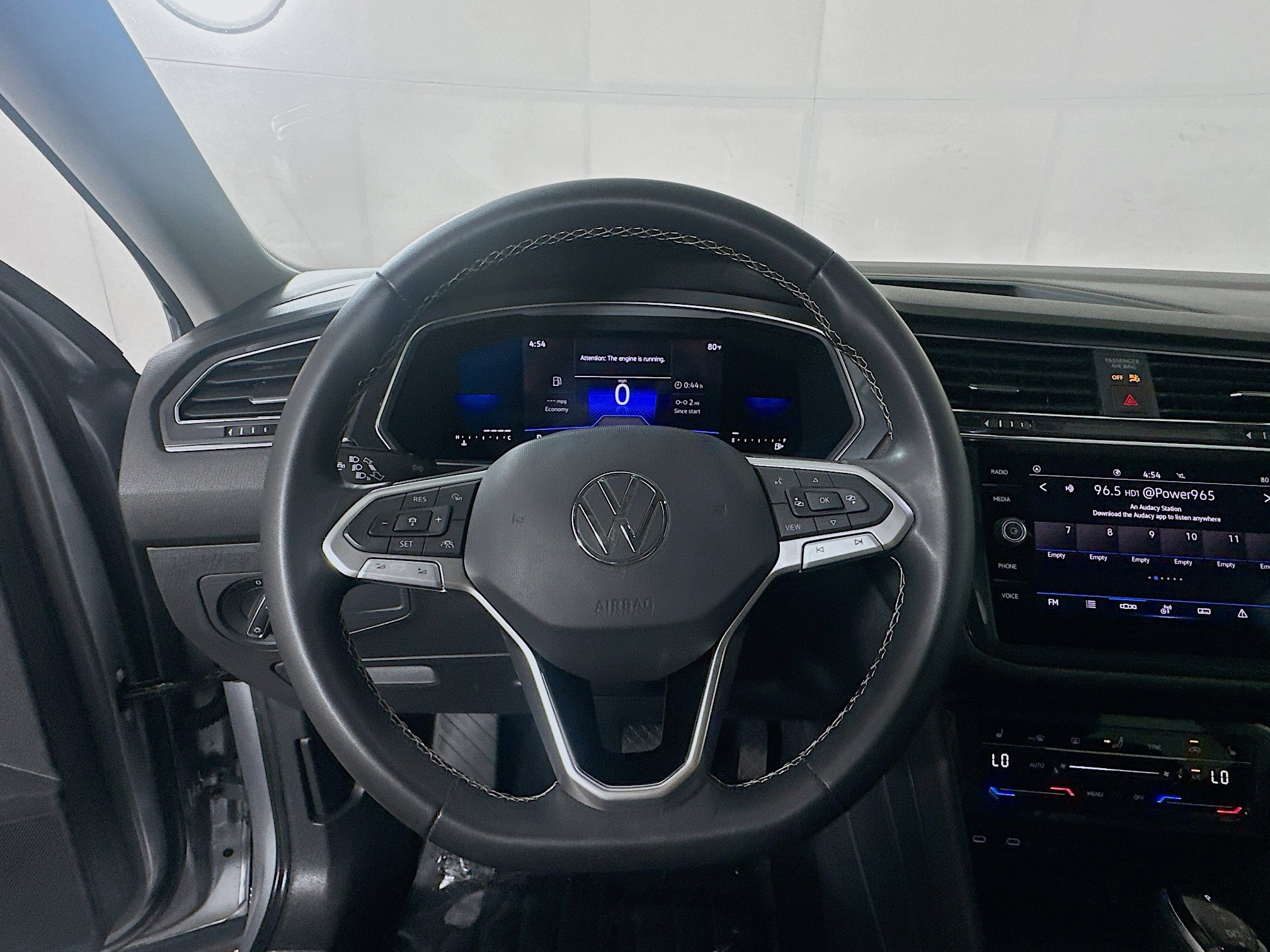 Used 2022 Volkswagen Tiguan SE image 8