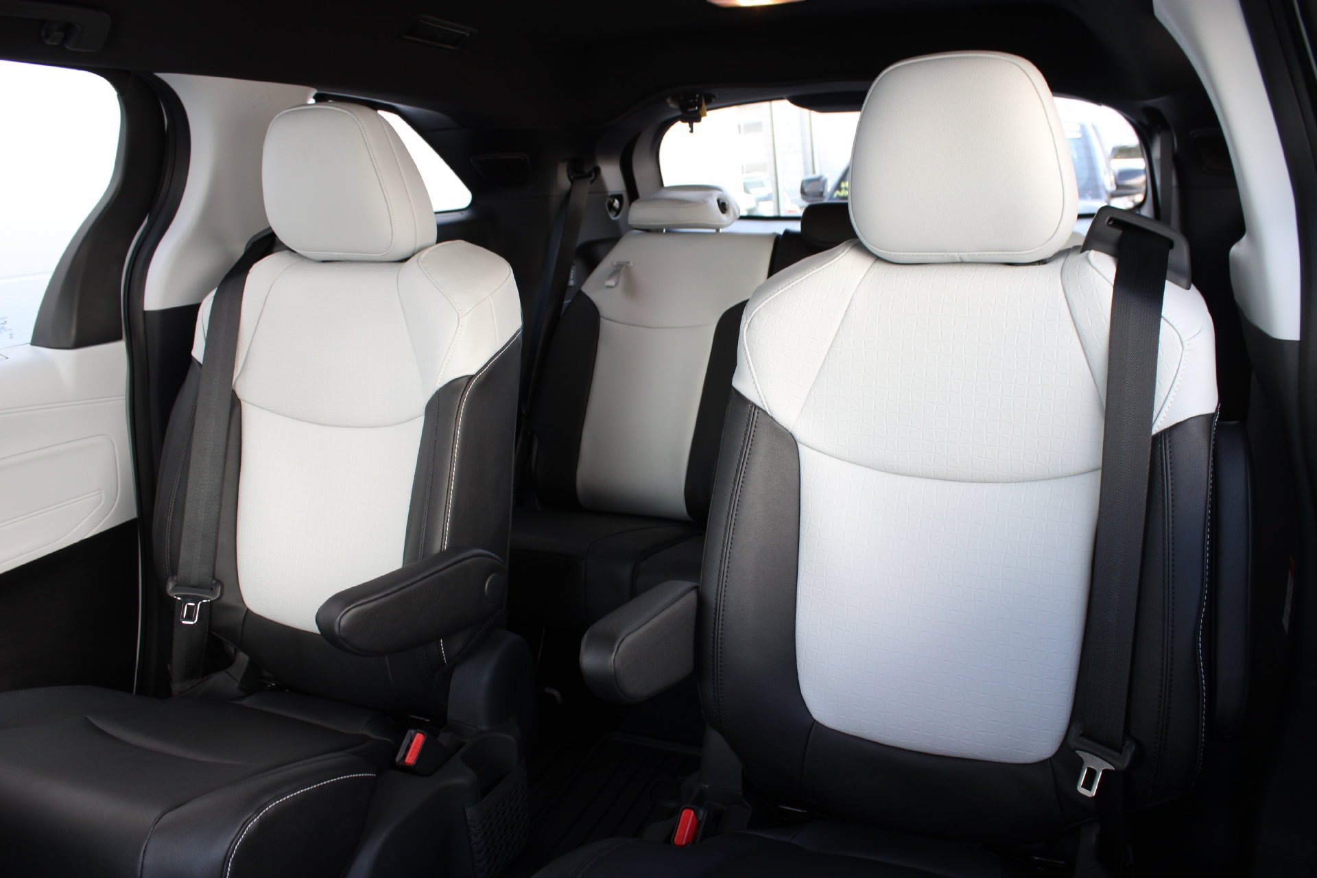 New 2026 Toyota Sienna XSE FWD image 18