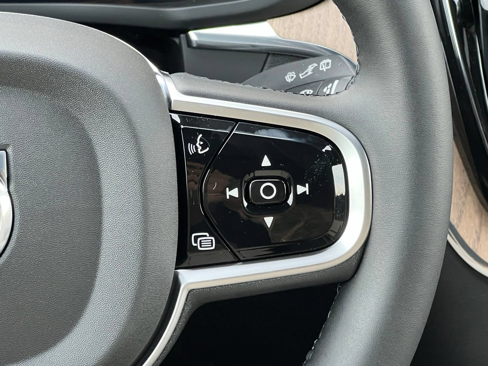New 2026 Volvo XC60 B5 Plus w/ Climate Package AWD/4WD image 30