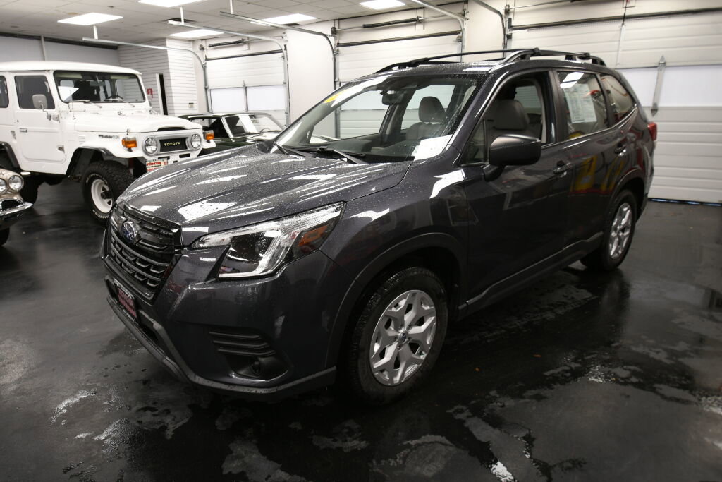 Used 2022 Subaru Forester Base image 3