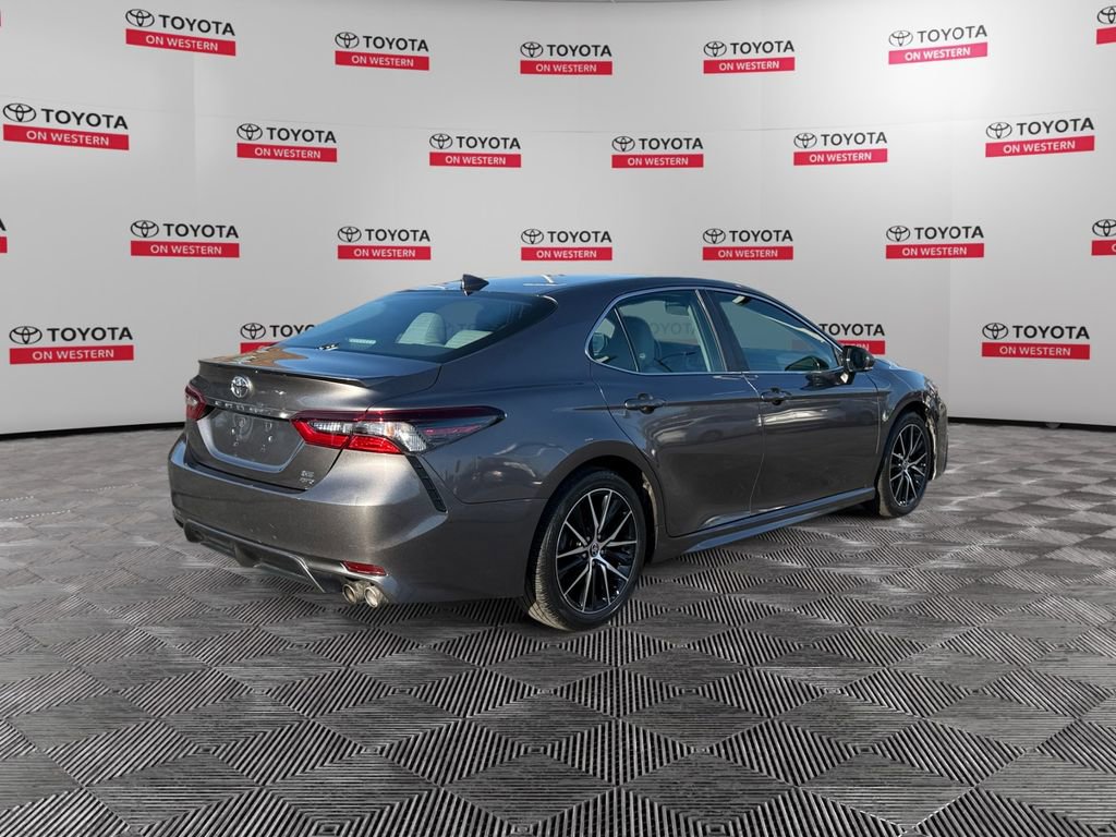 Used 2021 Toyota Camry SE w/ Cold Weather Package image 3