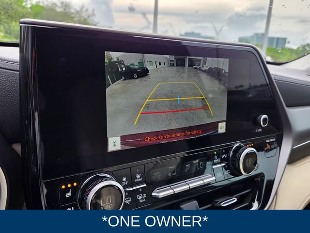 Used 2025 Toyota Highlander Limited FWD image 3