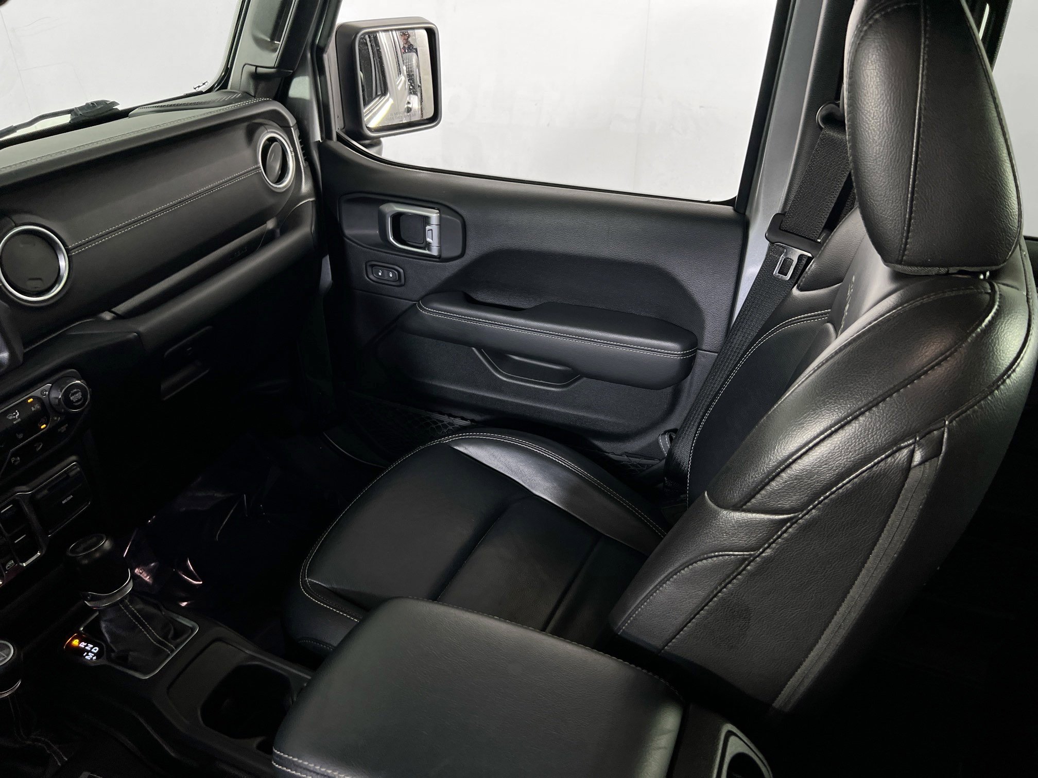 Used 2020 Jeep Wrangler Unlimited Sahara AWD/4WD image 23