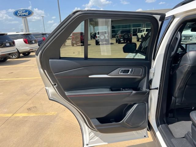 Used 2025 Ford Explorer ST RWD image 16