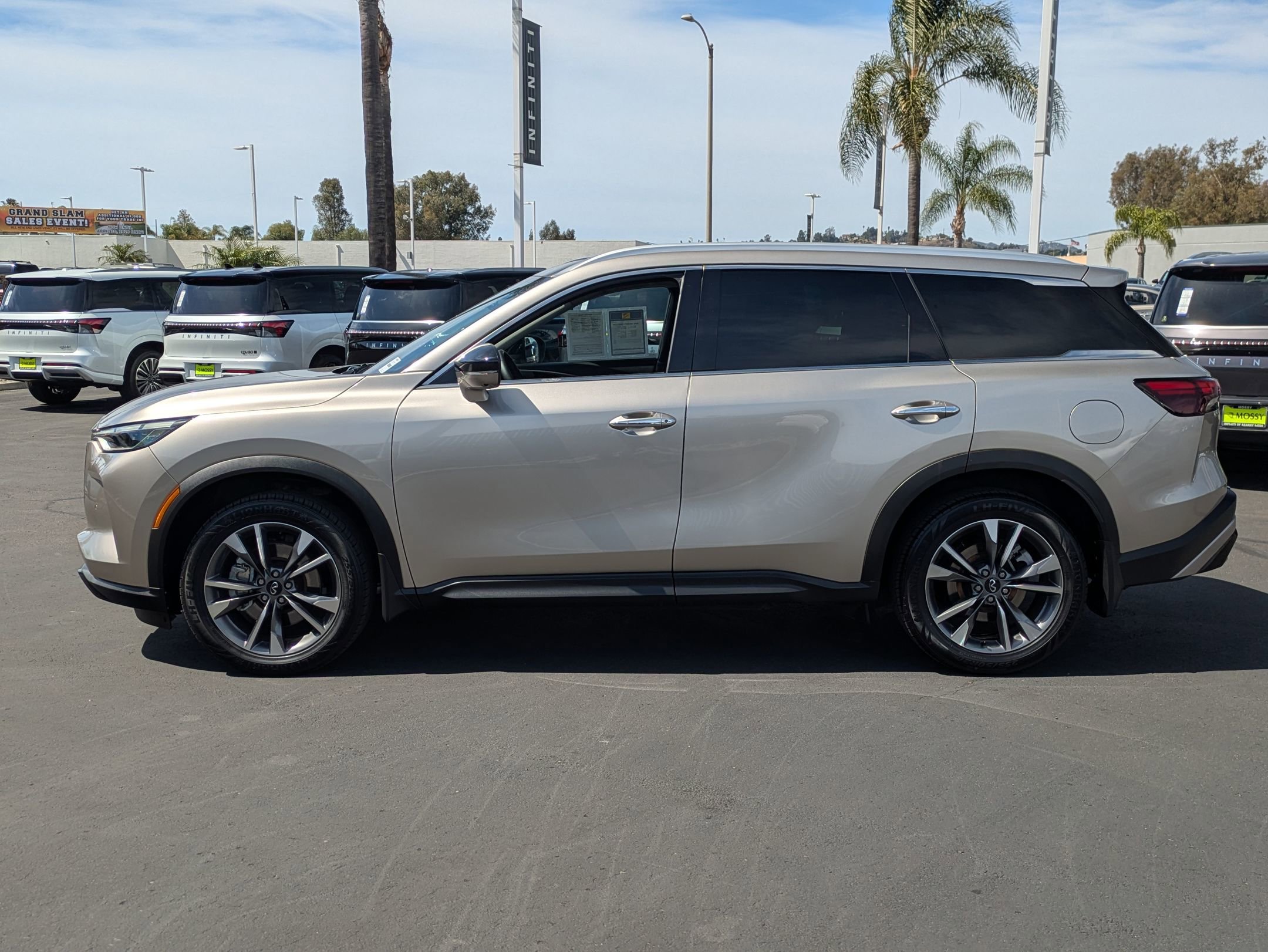 Used 2023 INFINITI QX60 Luxe w/ Performance Audio Package image 4