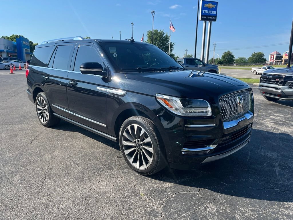 Used 2021 Lincoln Navigator Reserve w/ Luxury Package AWD/4WD image 2