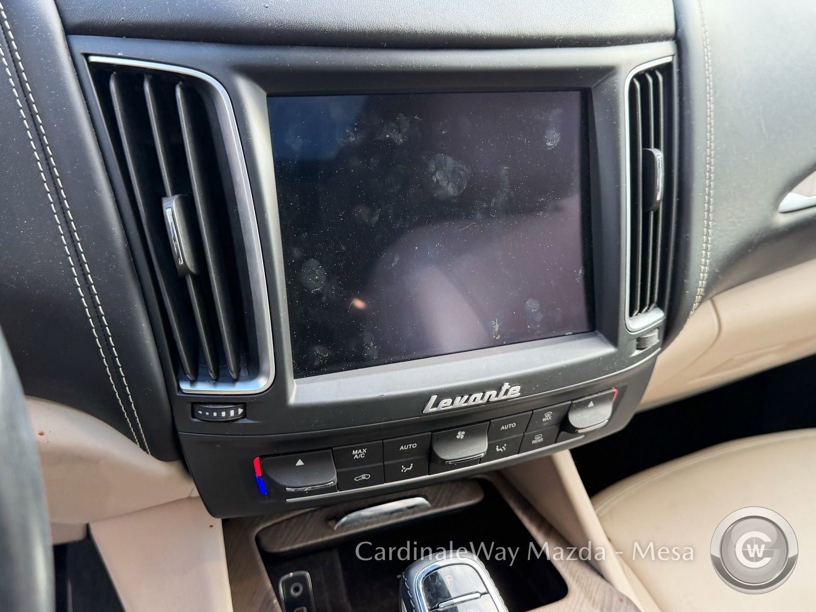 Used 2019 Maserati Levante GranLusso image 8