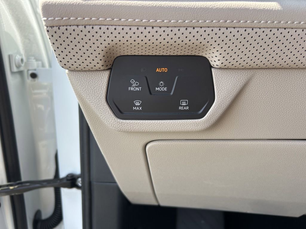 Used 2025 Volkswagen Atlas SE image 6