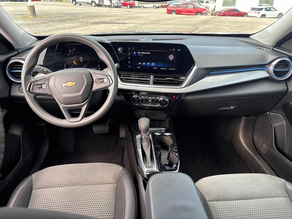Used 2026 Chevrolet Trax LT FWD image 18