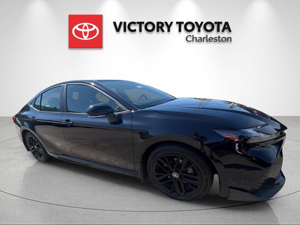 Used 2025 Toyota Camry SE w/ Multimedia Upgrade Package FWD image 5