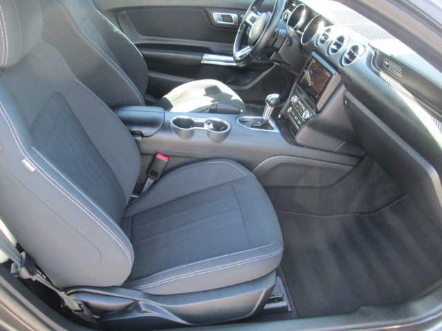 Used 2020 Ford Mustang Coupe RWD image 9