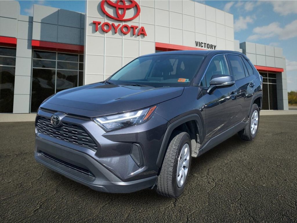 Used 2024 Toyota RAV4 LE AWD/4WD image 6