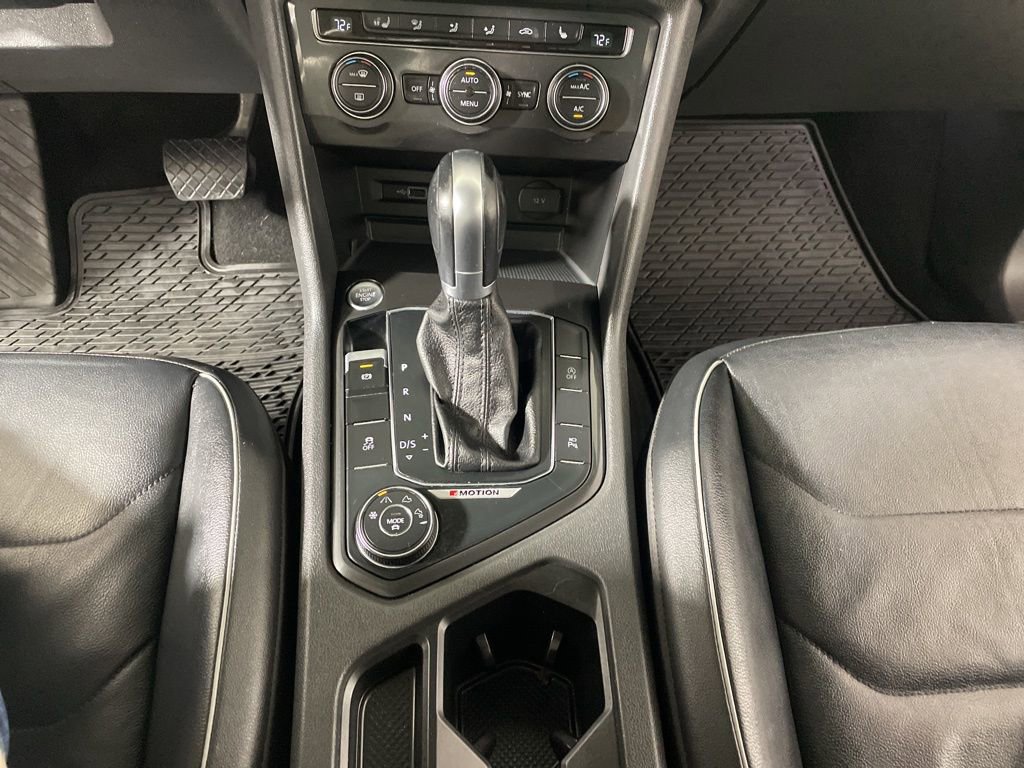 Used 2018 Volkswagen Tiguan SEL Premium w/ 3rd Row Seat Package image 17