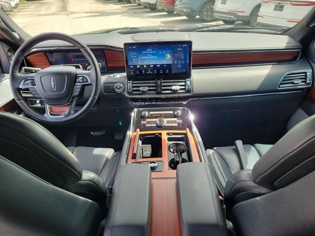 Certified 2024 Lincoln Navigator Reserve AWD/4WD image 19