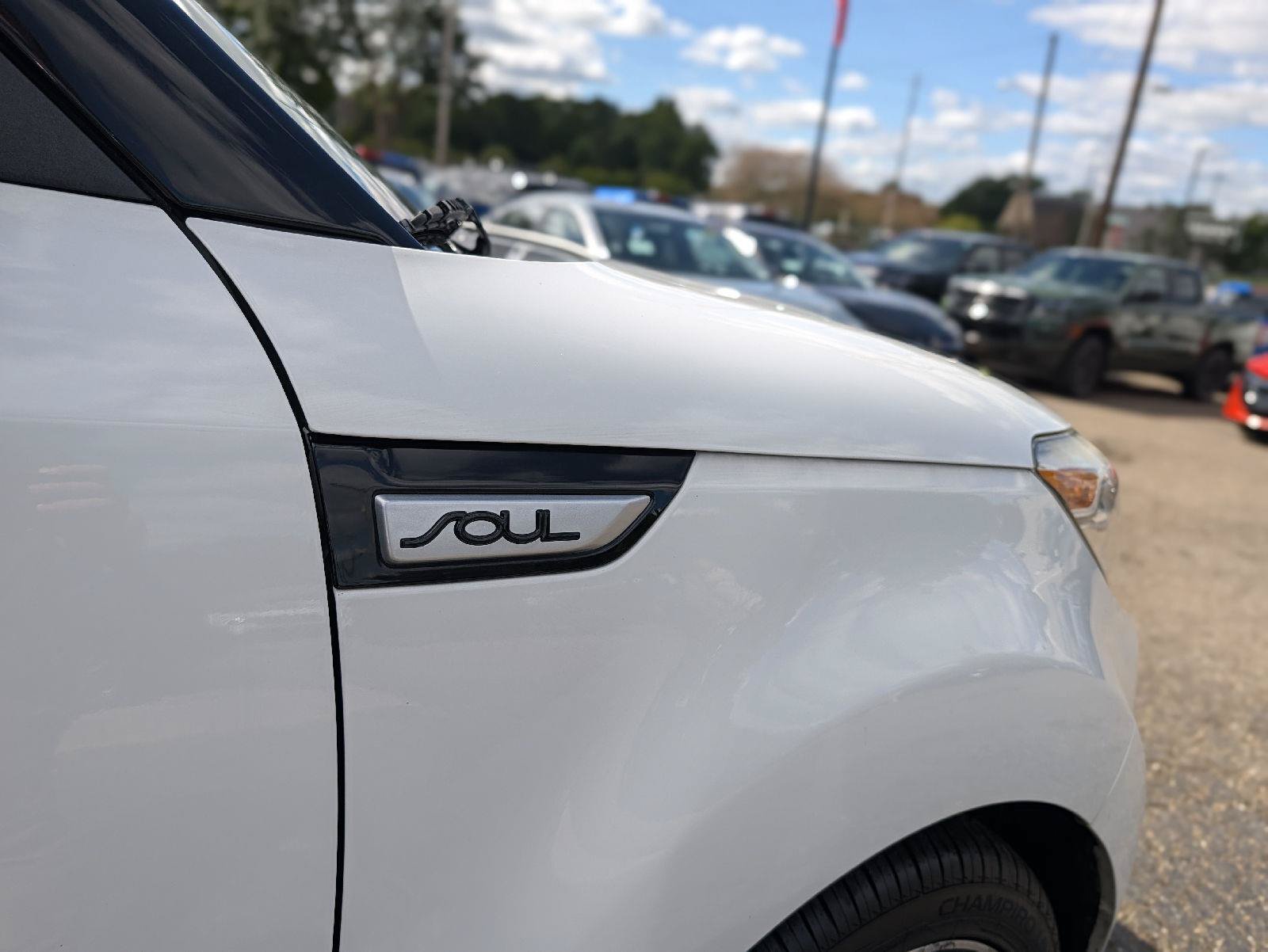 Used 2014 Kia Soul + FWD image 18