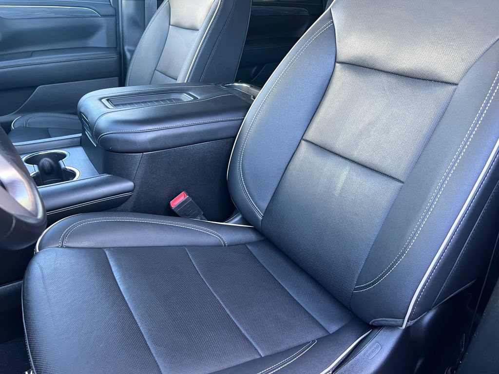 Used 2023 GMC Yukon SLT AWD/4WD image 12