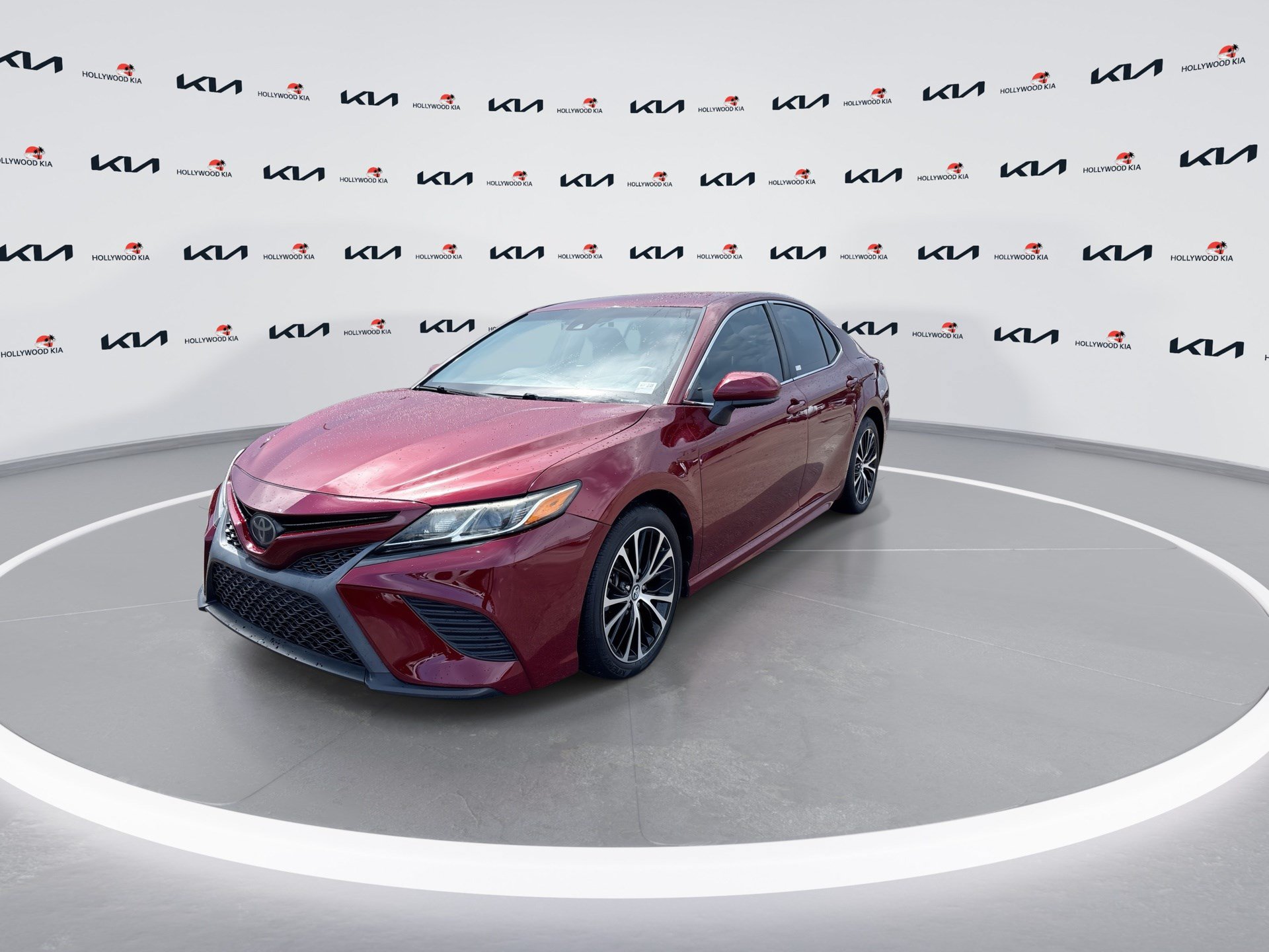 Used 2018 Toyota Camry SE FWD image 4