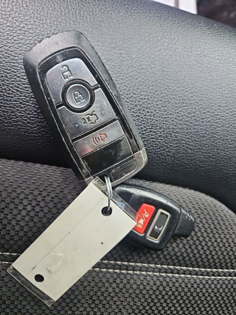 Used 2017 Ford Fusion SE image 29