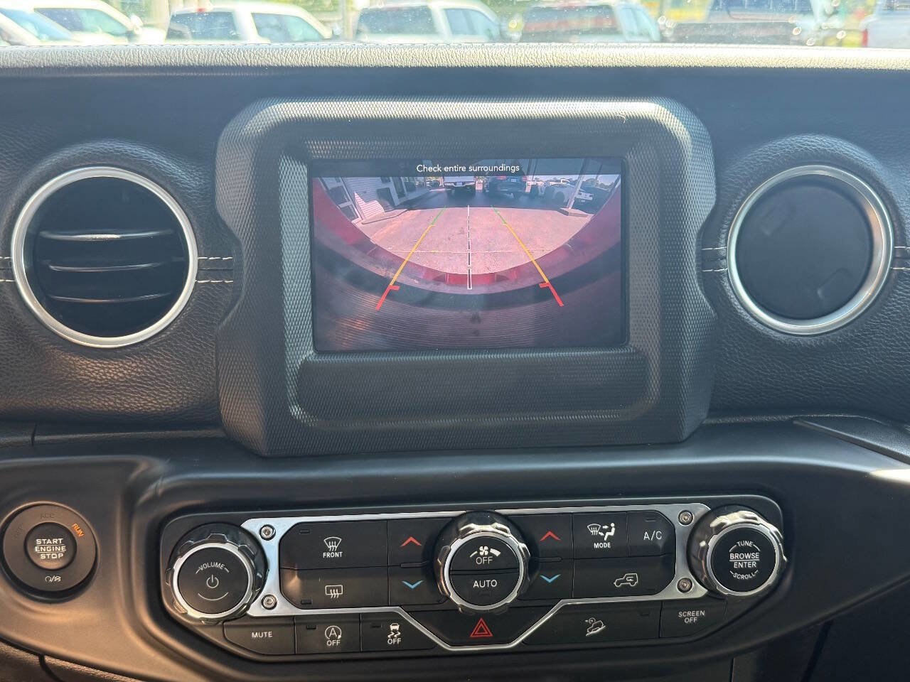 Used 2019 Jeep Wrangler Unlimited Sahara image 28