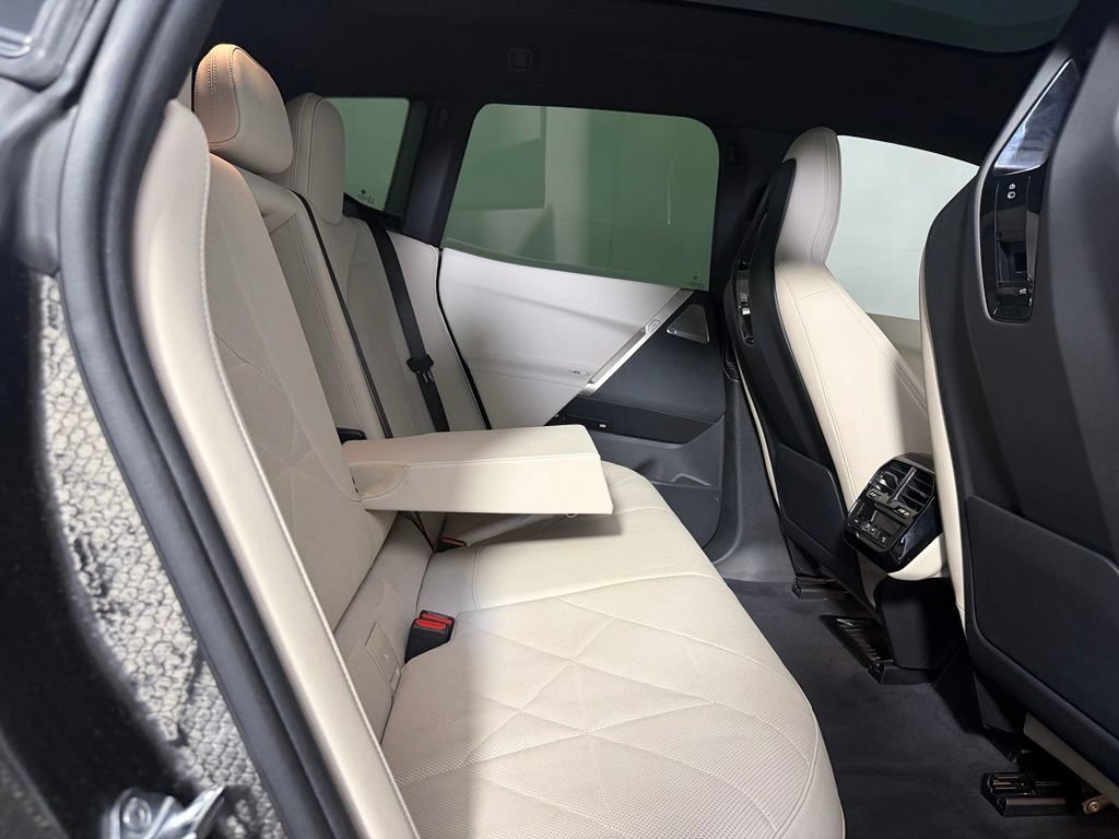 Used 2024 BMW iX xDrive50 w/ Premium Package AWD/4WD image 18