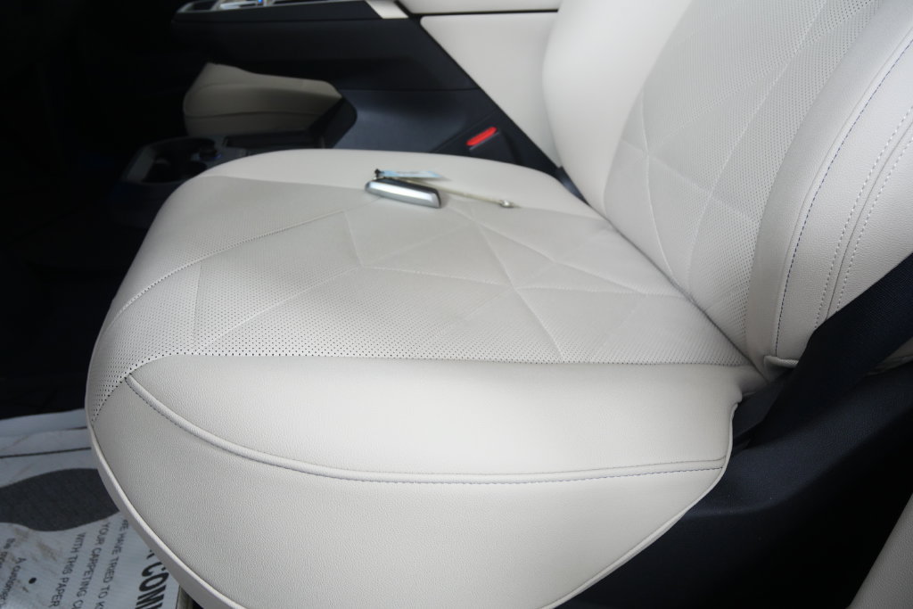 Certified 2025 BMW iX xDrive50 AWD/4WD image 10