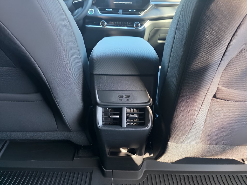 New 2027 Chevrolet Equinox LT FWD image 8