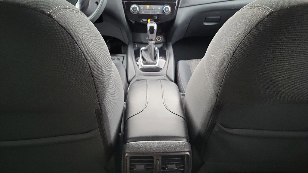 Used 2018 Nissan Rogue S image 28
