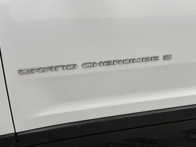 Used 2023 Jeep Grand Cherokee L Laredo image 32