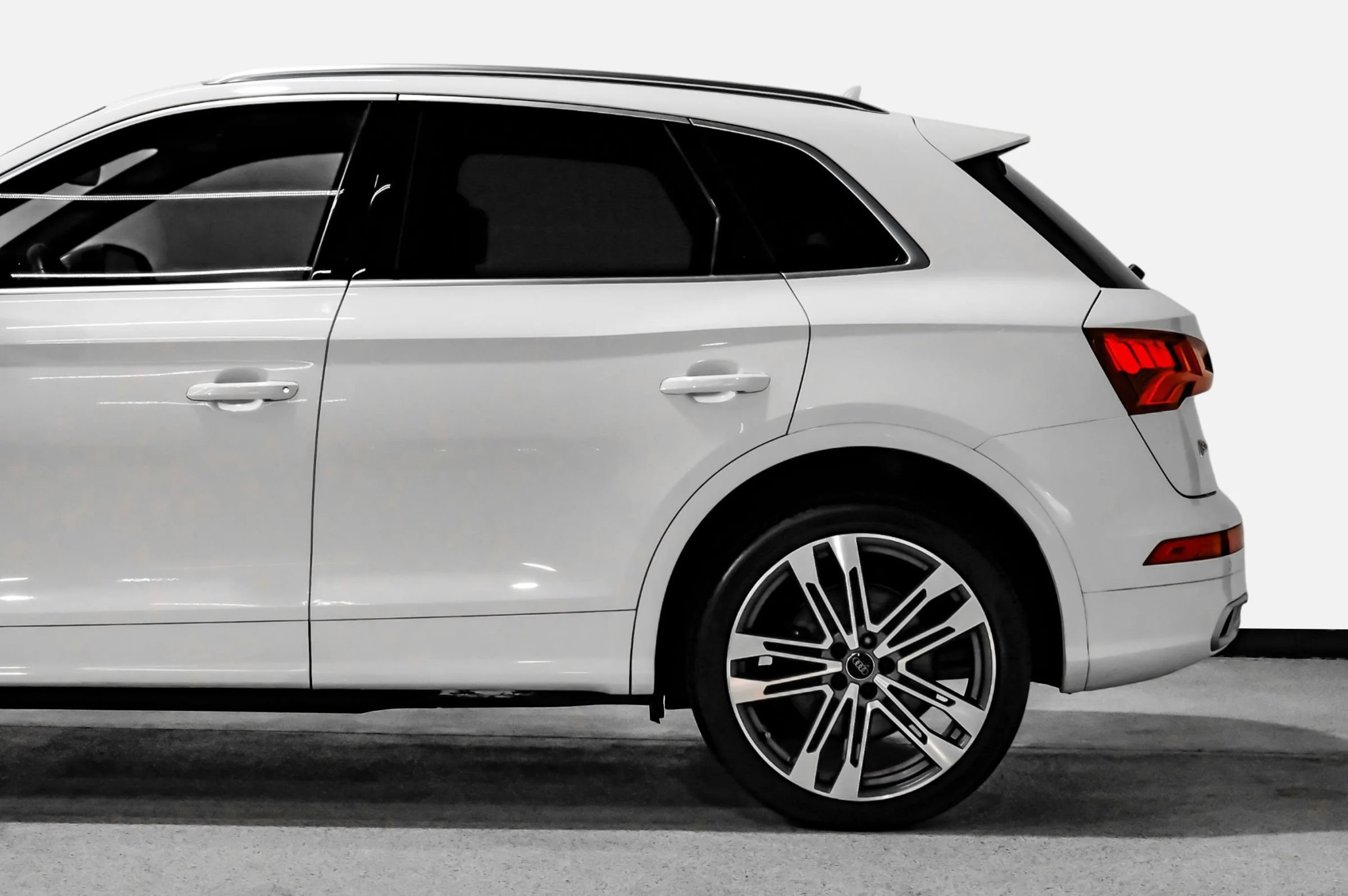 Used 2018 Audi SQ5 Prestige w/ Prestige Package AWD/4WD image 15