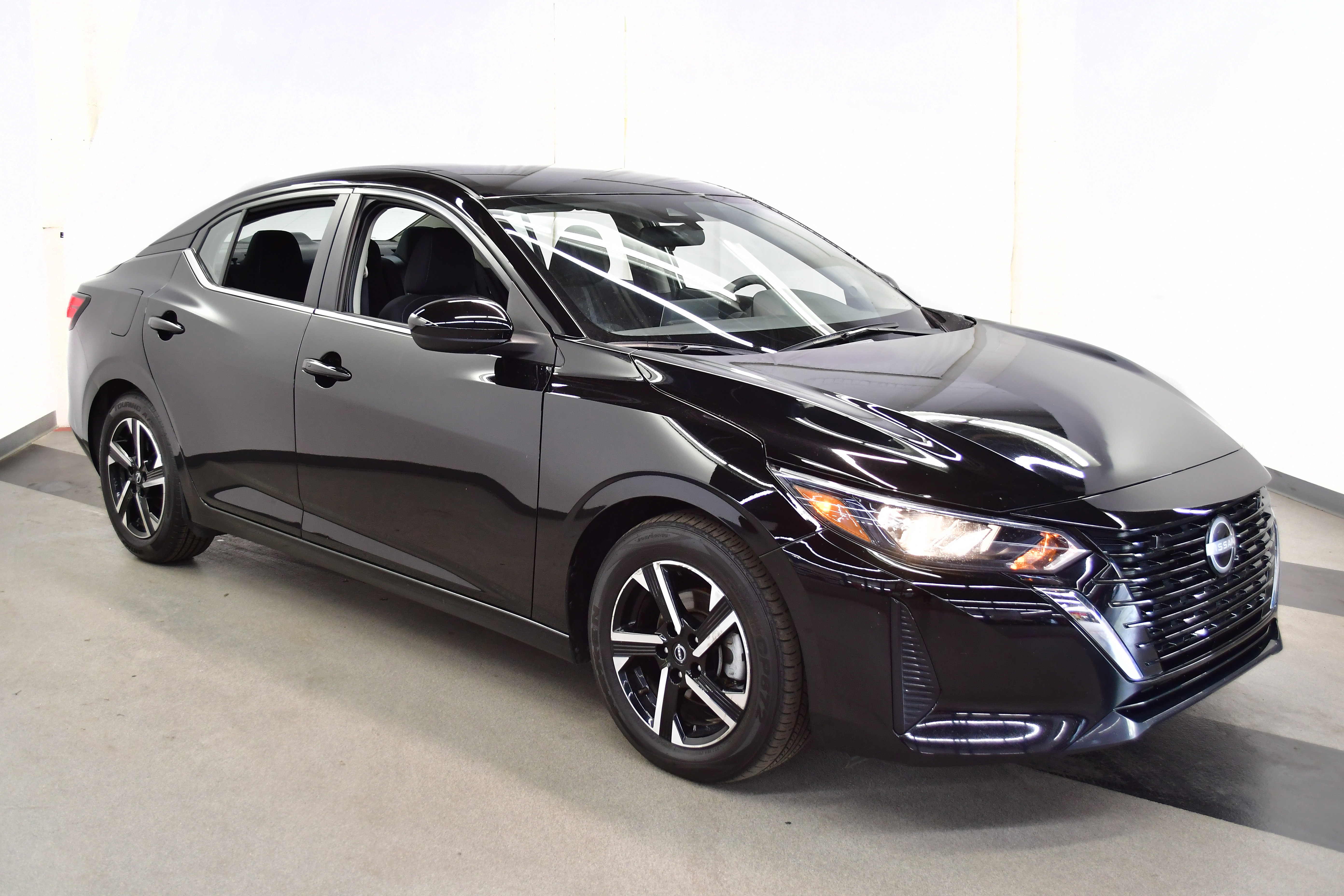 Used 2024 Nissan Sentra SV FWD image 2