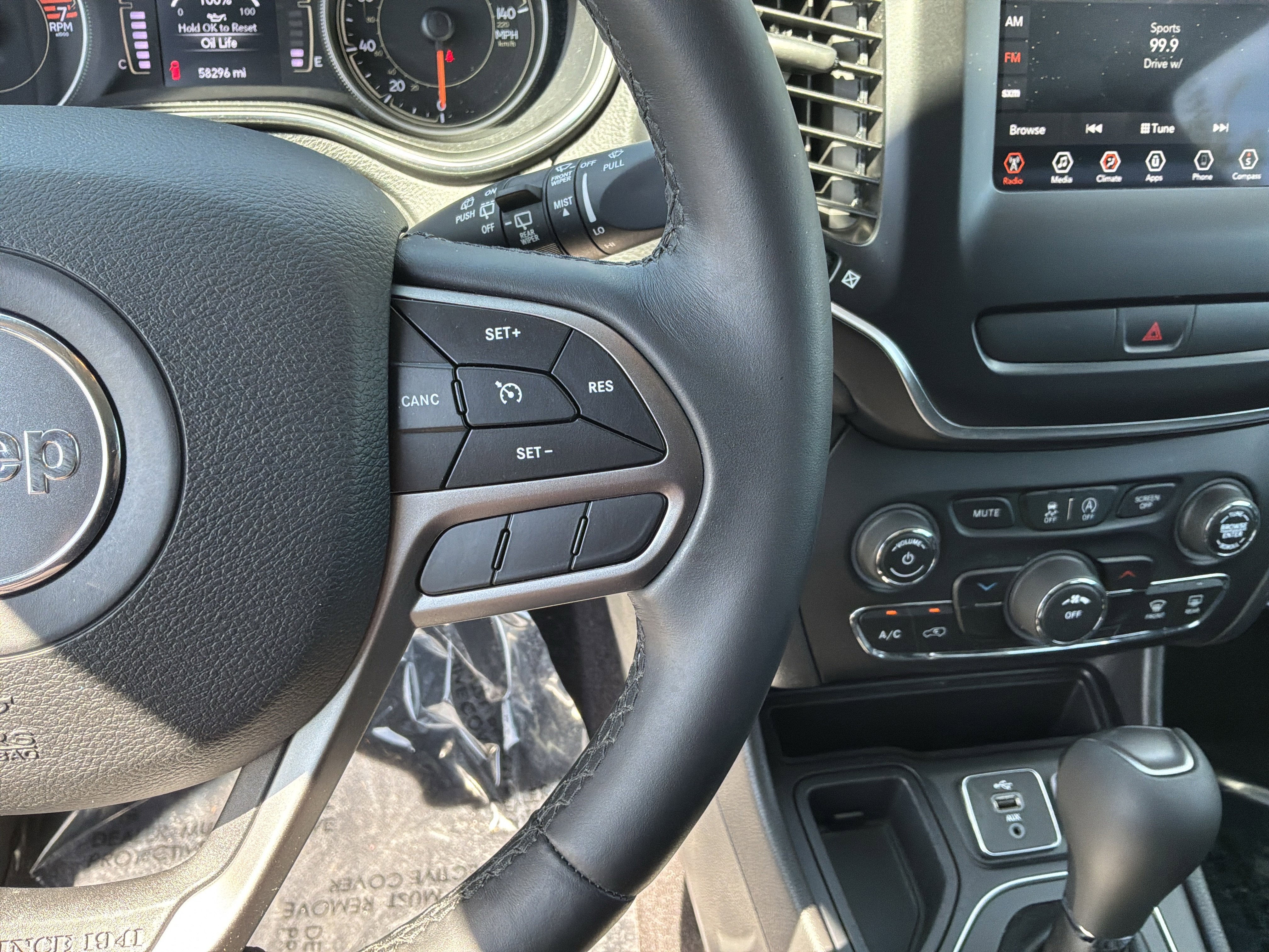 Used 2019 Jeep Cherokee Latitude Plus FWD image 20