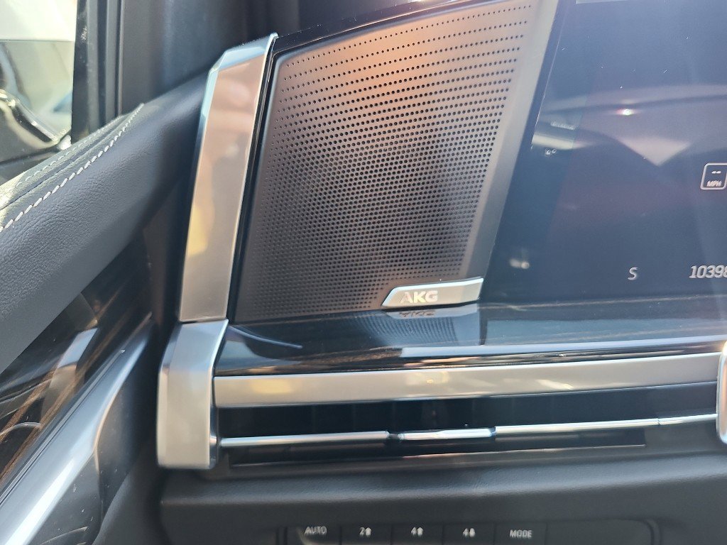 Used 2025 Cadillac Escalade ESV Premium Luxury w/ LPO, Floor Liner Package image 19