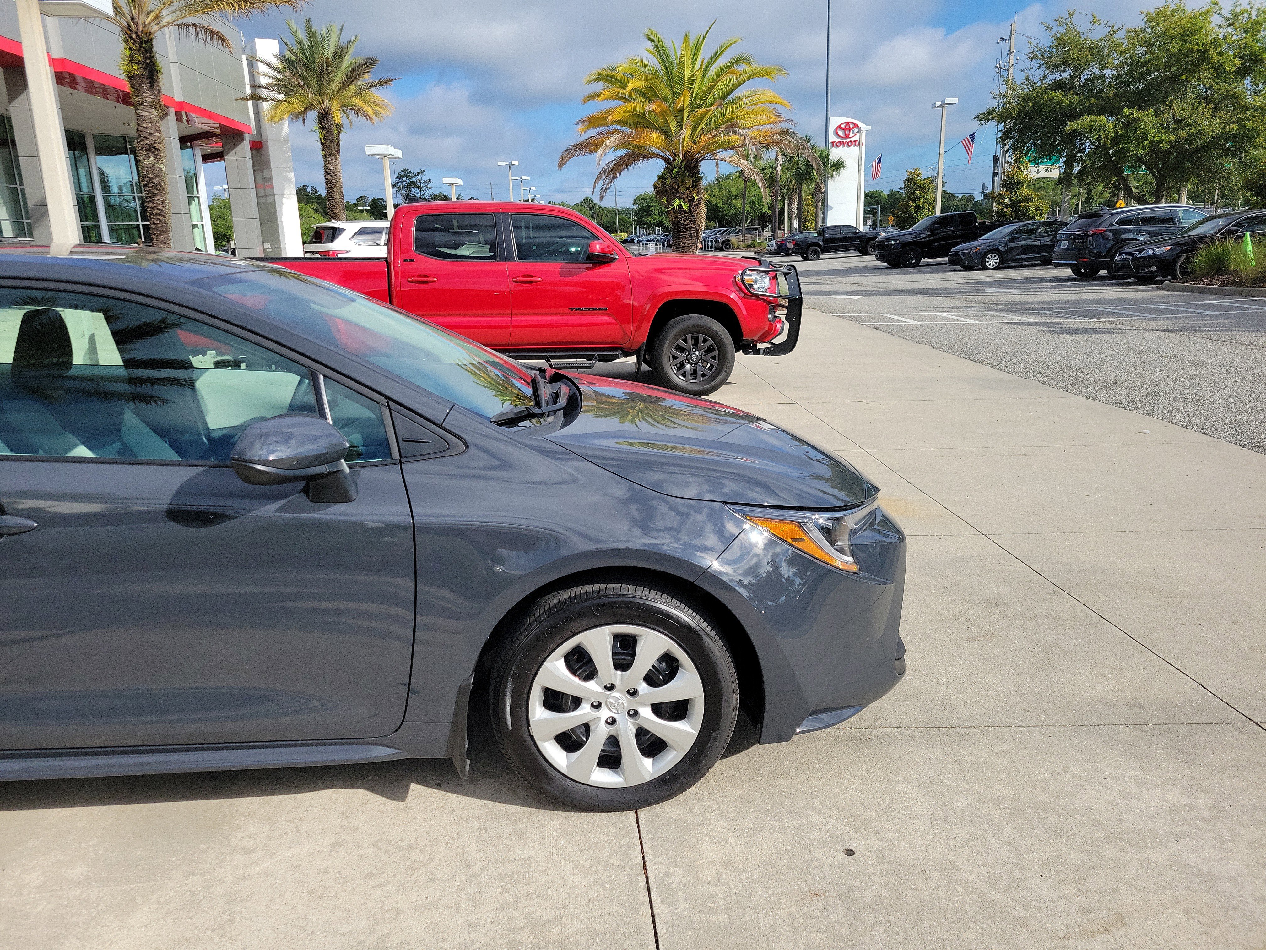 Used 2025 Toyota Corolla LE FWD image 8