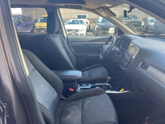 Used 2017 Mitsubishi Outlander SEL image 6