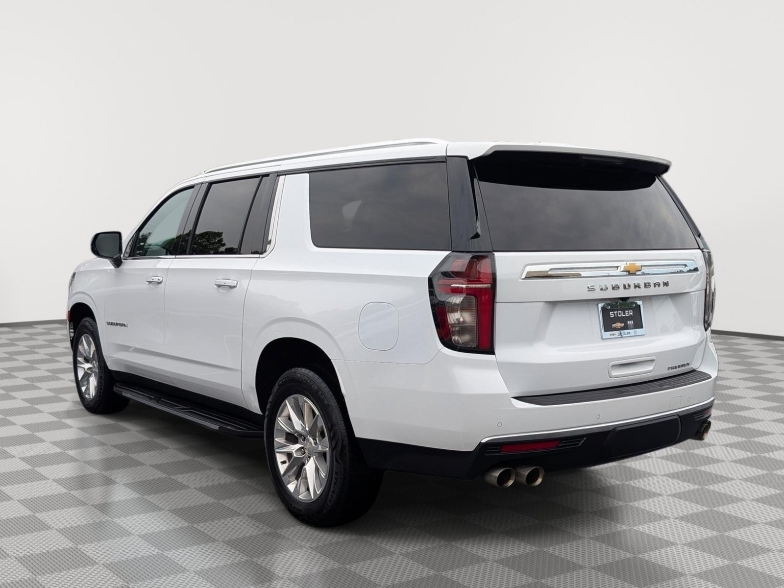 Used 2024 Chevrolet Suburban Premier RWD image 3