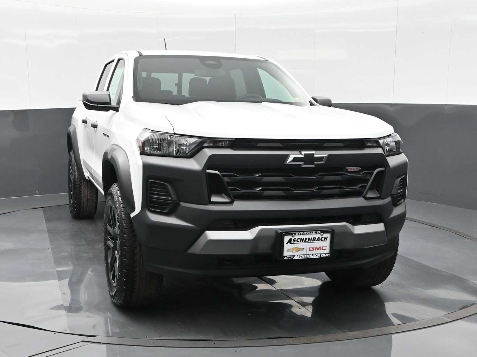 Used 2024 Chevrolet Colorado Trail Boss image 2